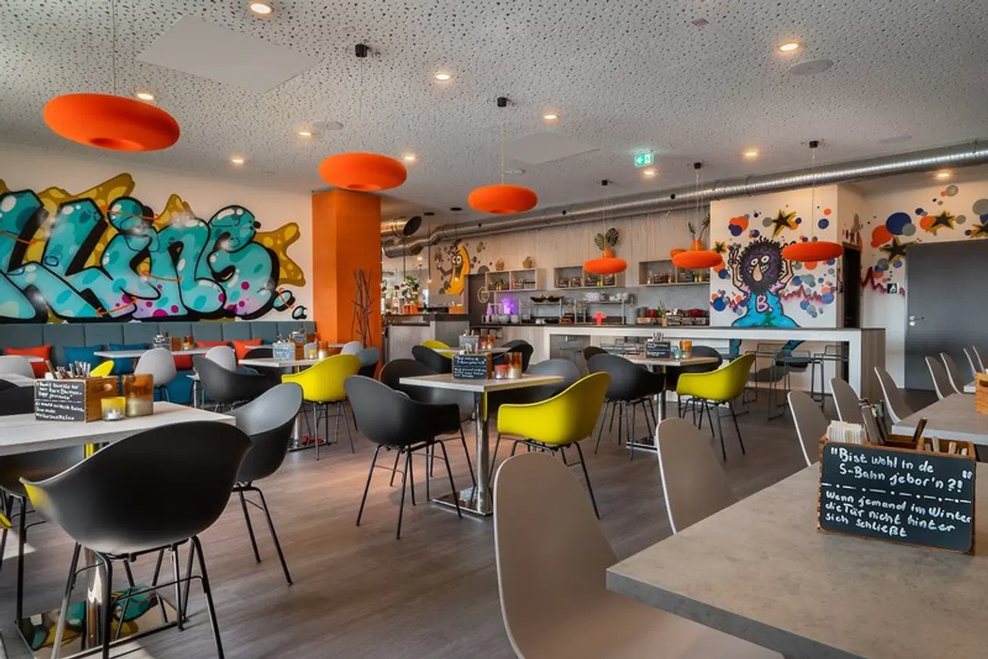 Holiday Inn - the niu, Hide Berlin Friedrichshain Bar