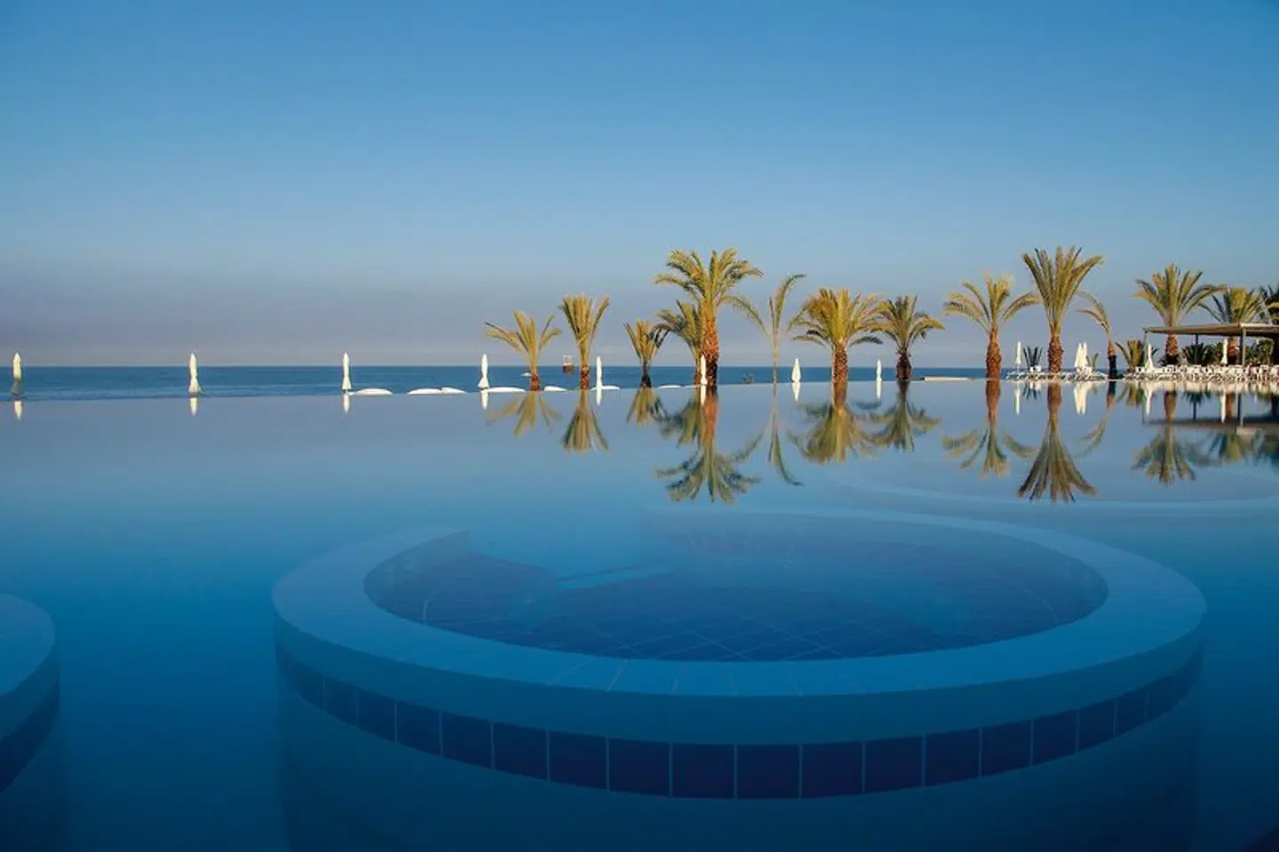 King Evelthon Beach Hotel & Resort OUTDOOR_POOL
