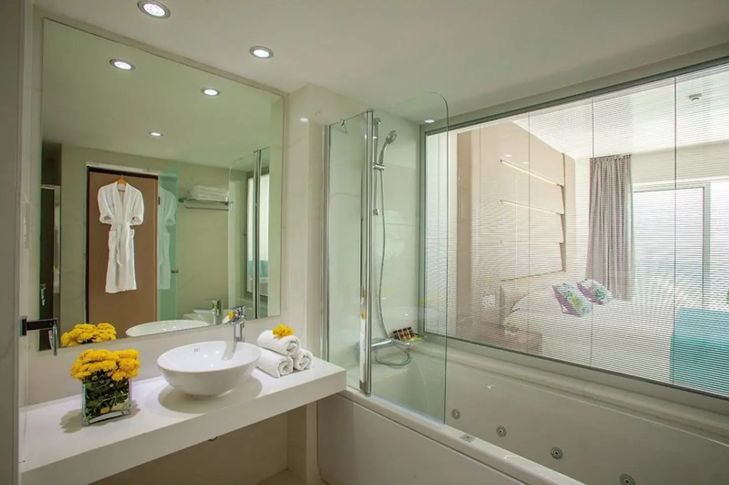 King Evelthon Beach Hotel & Resort Badezimmer