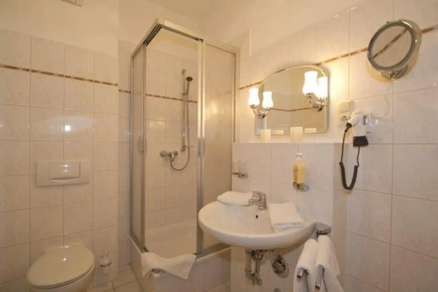 AKZENT Waldhotel Rügen Badezimmer