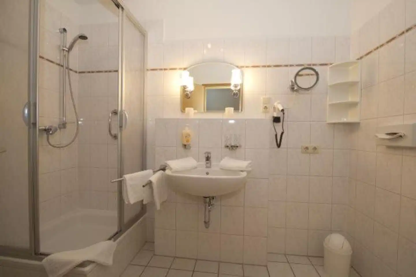 AKZENT Waldhotel Rügen Badezimmer