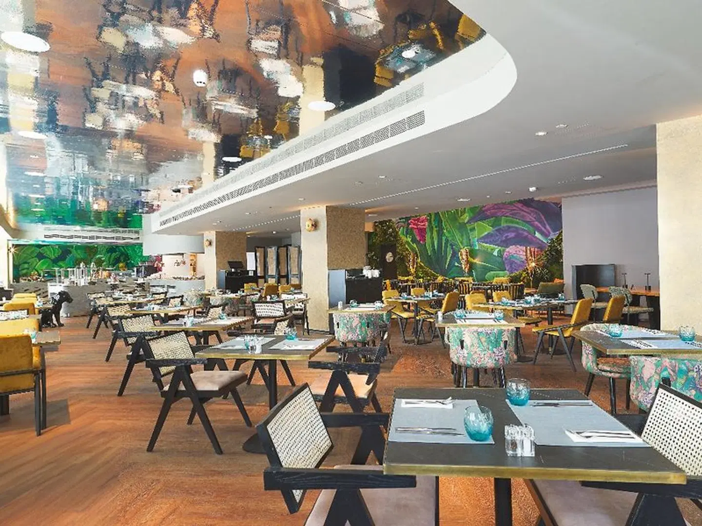 NYX Hotel Limassol by Leonardo Hotels Restaurant