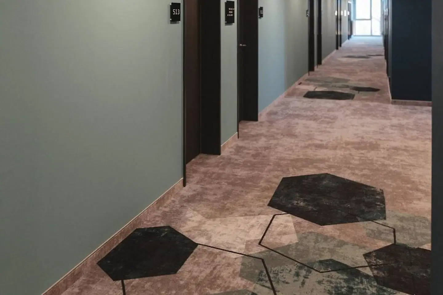 Holiday Inn - the niu, Cure Erlangen Tiere