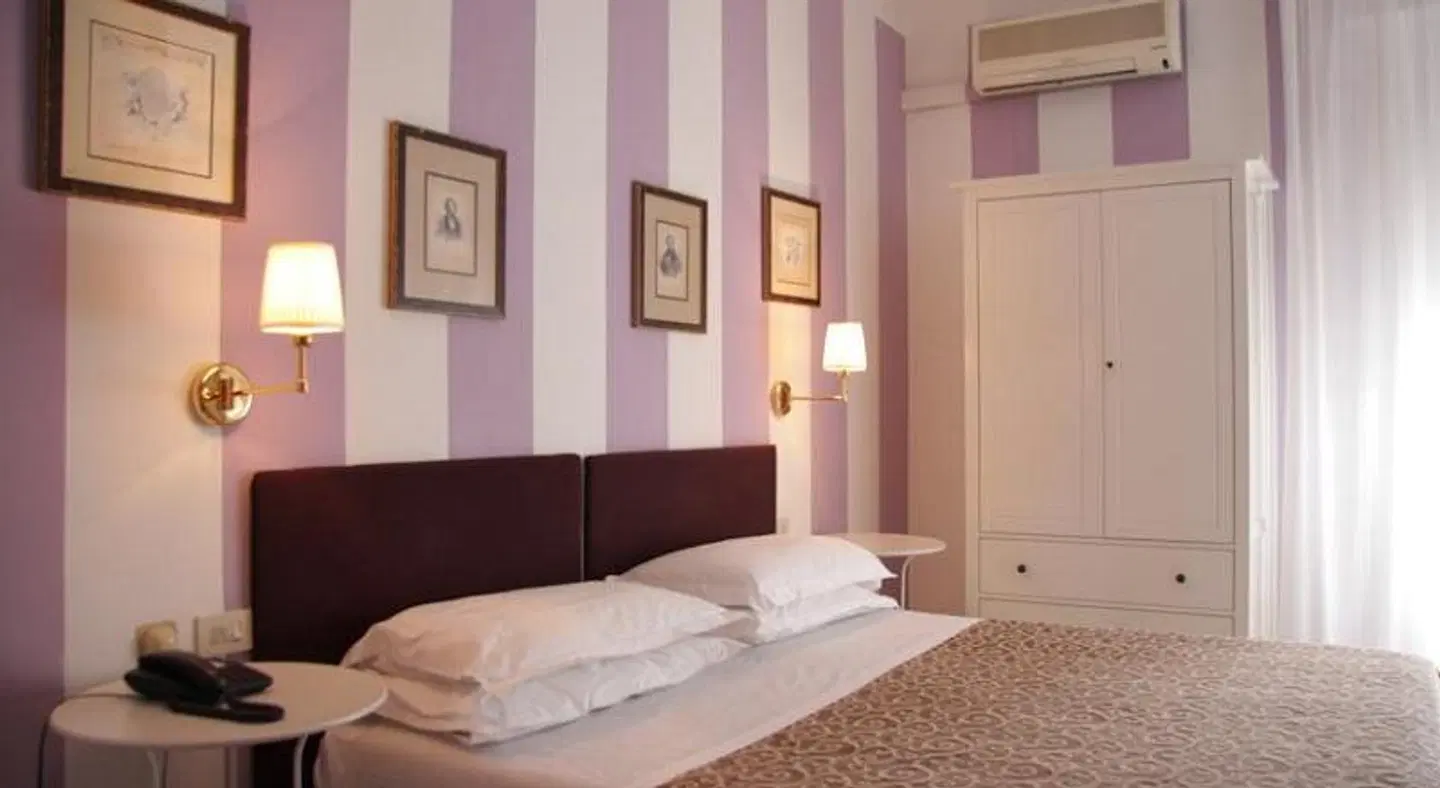 Alex ROOM_EXAMPLE