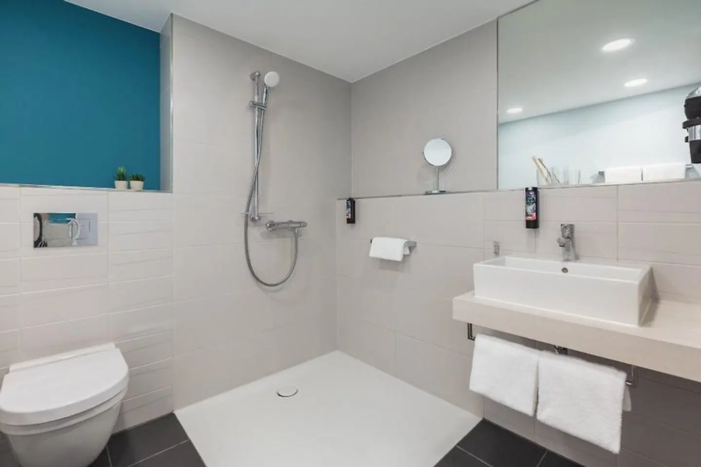 Holiday Inn - the niu, Seven Düsseldorf Ost Badezimmer