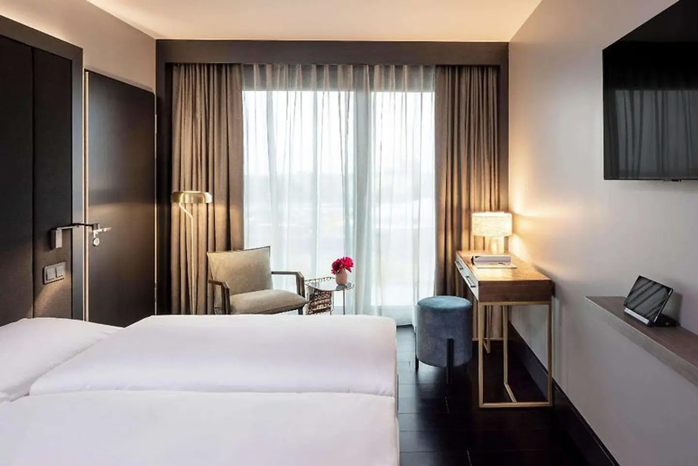 AMANO Eastside ROOM_EXAMPLE