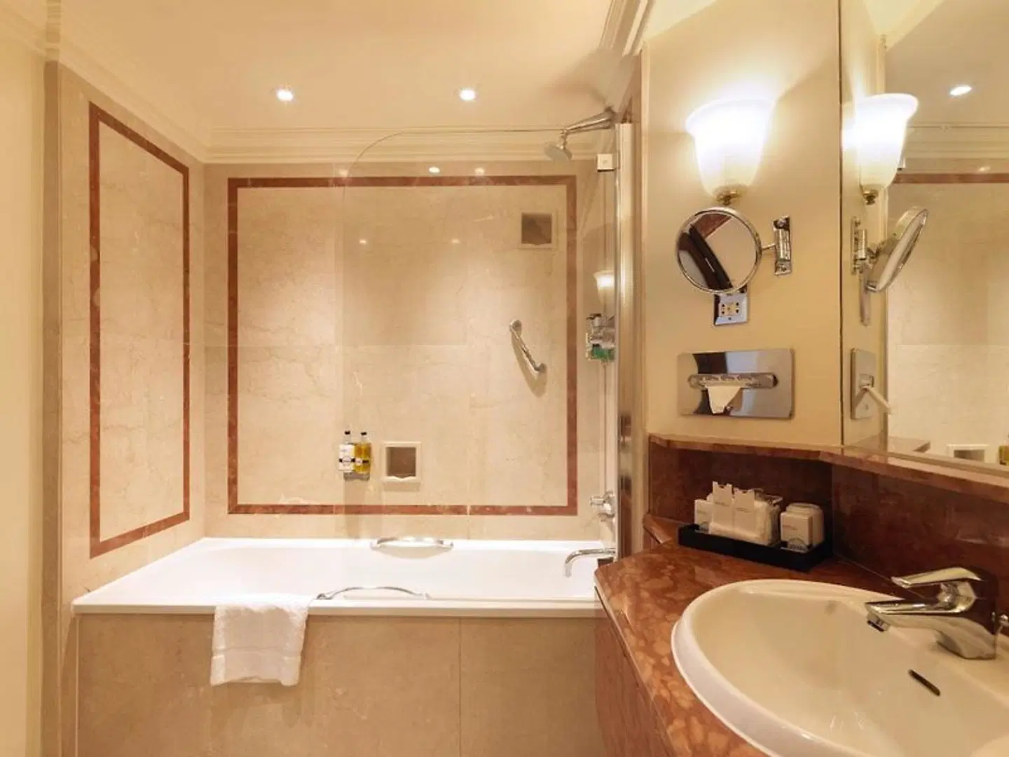 Radisson Blu Edwardian, Hampshire hotel Badezimmer
