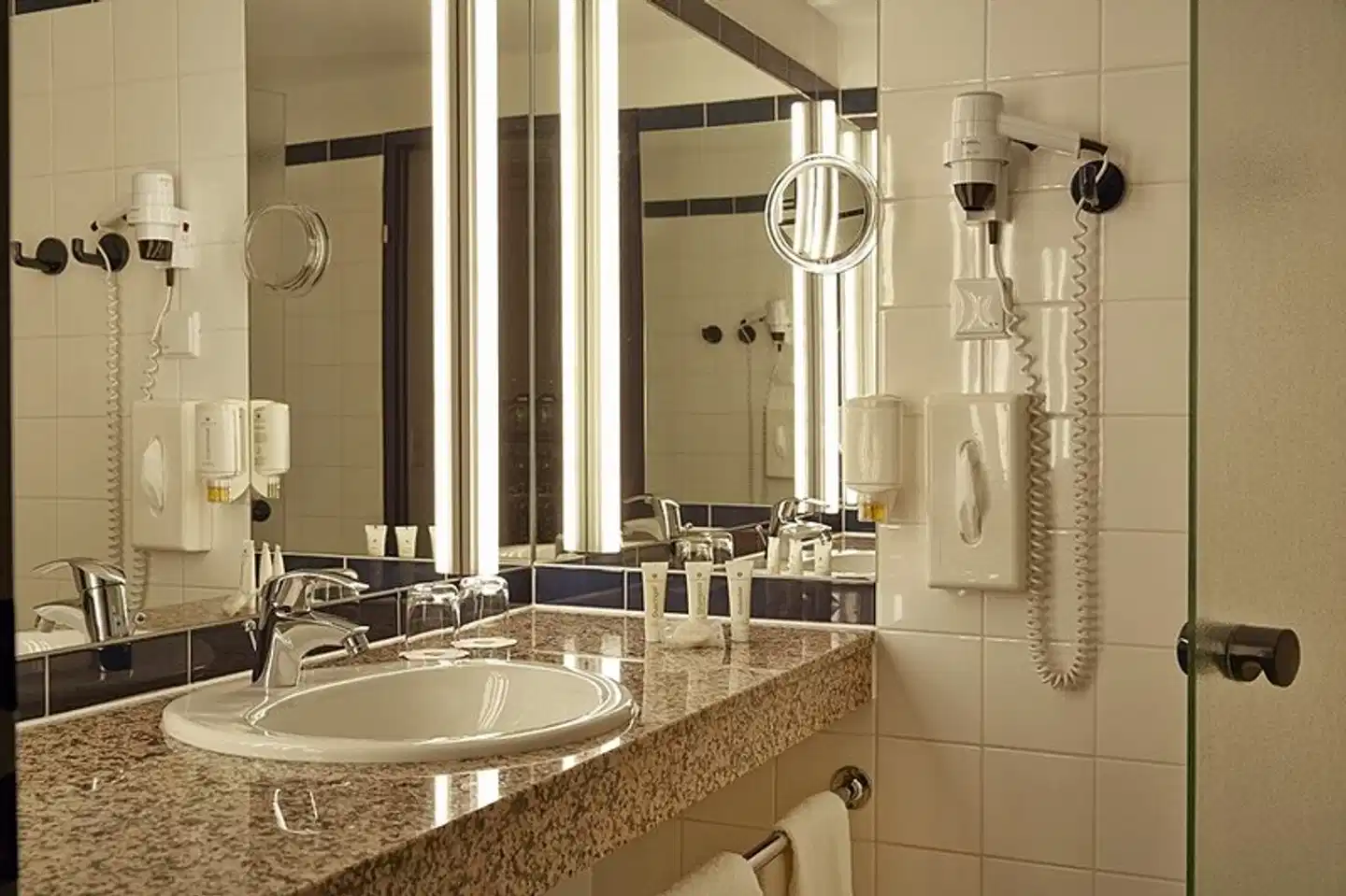 Ramada Hamburg Bergedorf Badezimmer