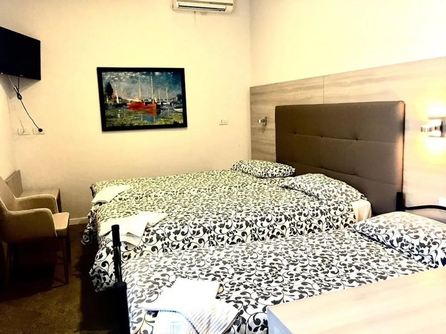 Academy Hotel ROOM_EXAMPLE