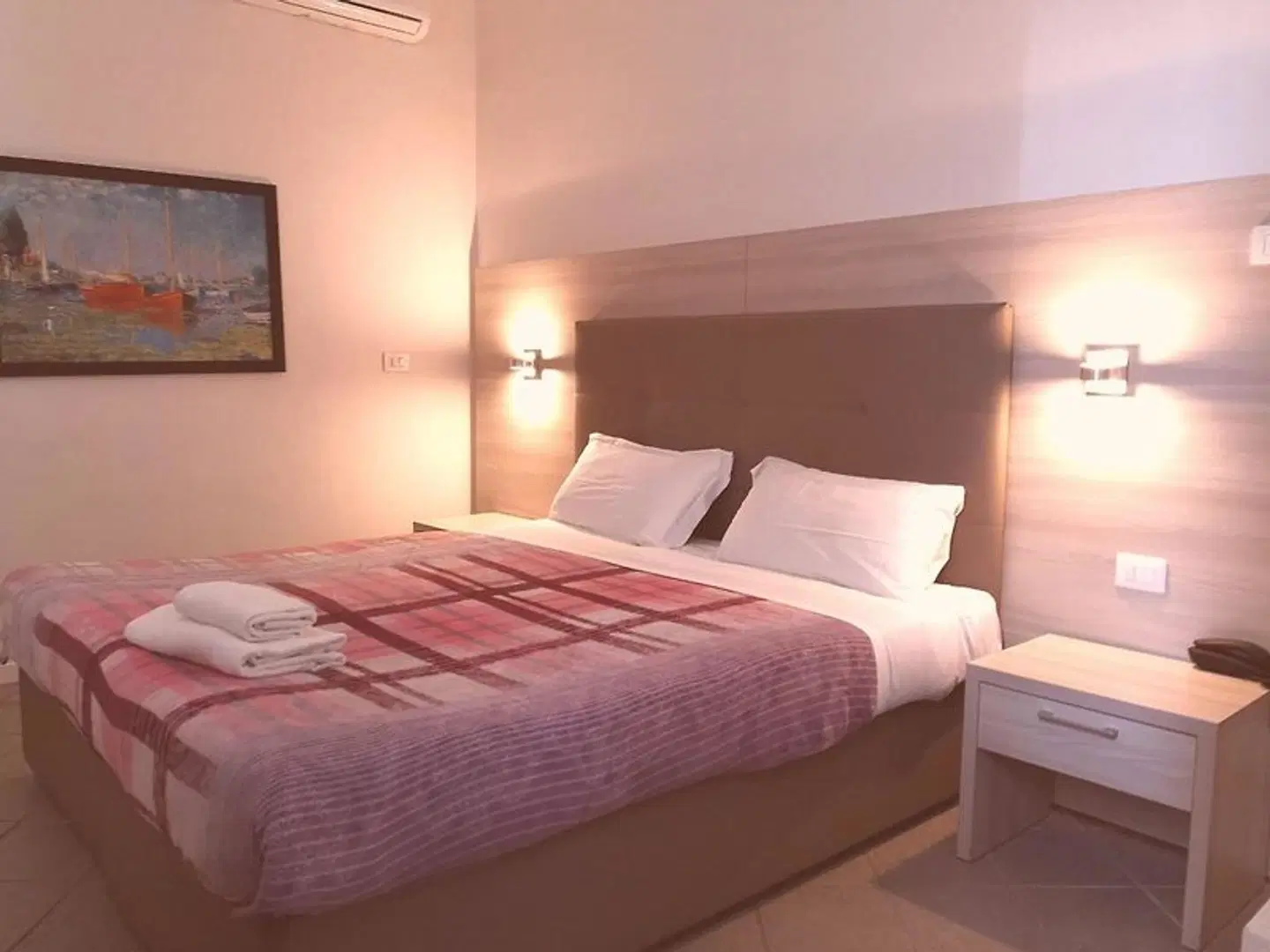 Academy Hotel ROOM_EXAMPLE