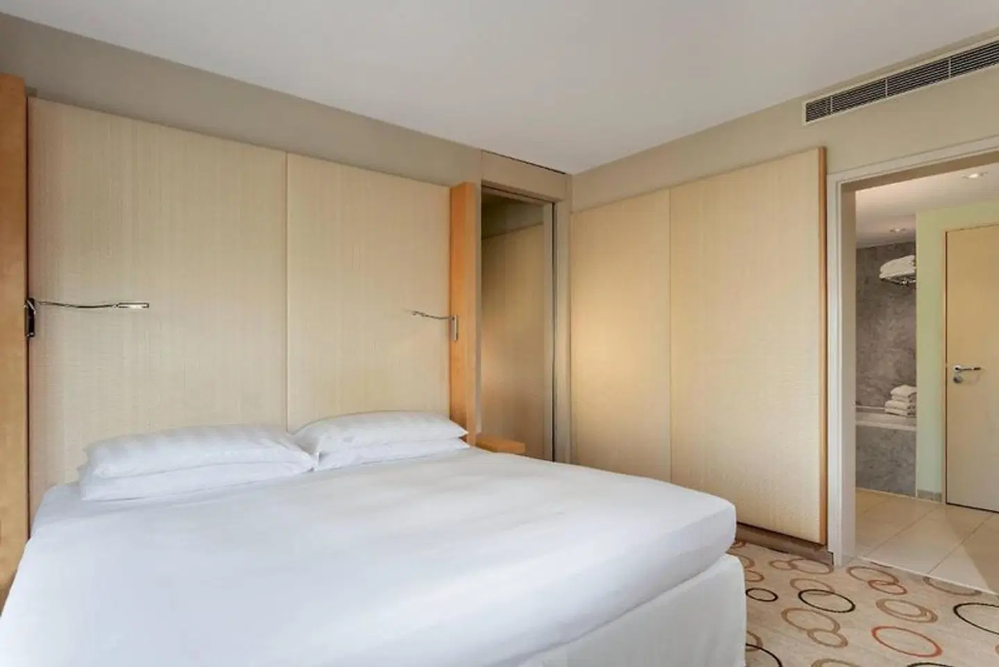 Sheraton Berlin Grand Hotel Esplanade ROOM_EXAMPLE