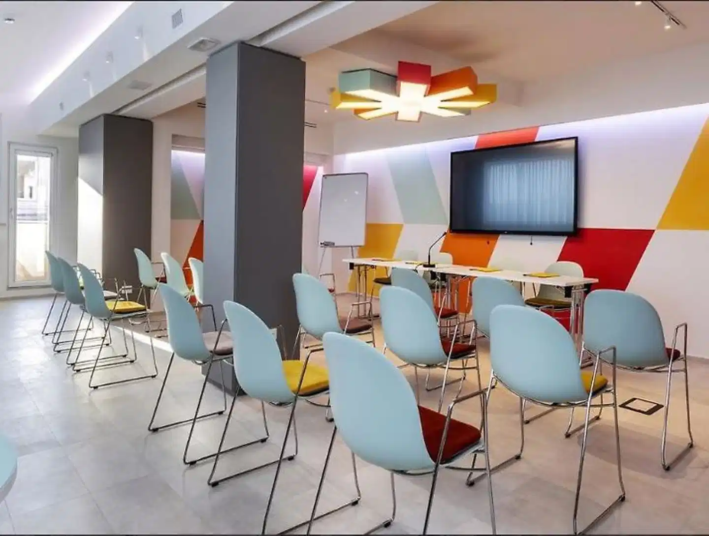 Adesso Hotel Restaurant