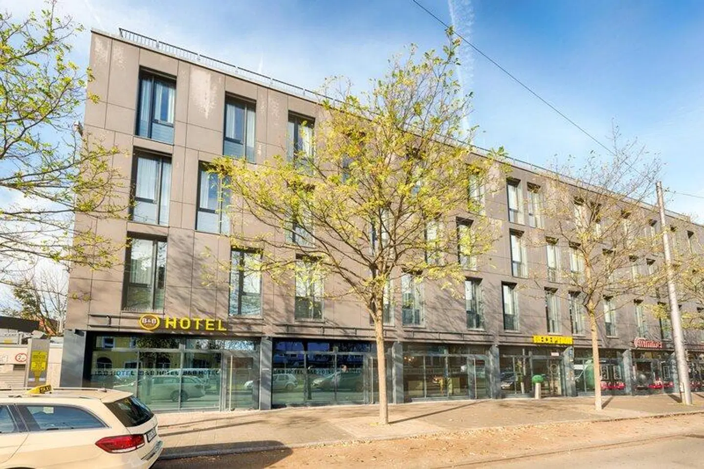 B&B Hotel München-Moosach EXTERIOR