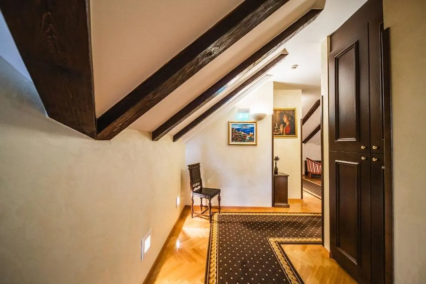Kazbek ROOM_EXAMPLE
