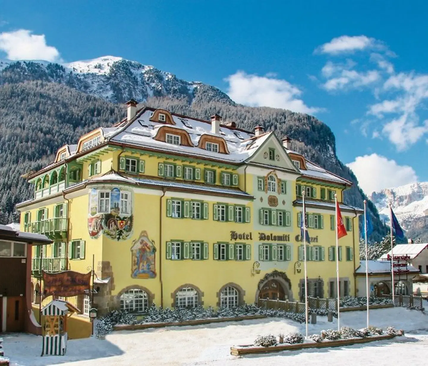 Schloss Hotel Dolomiti EXTERIOR