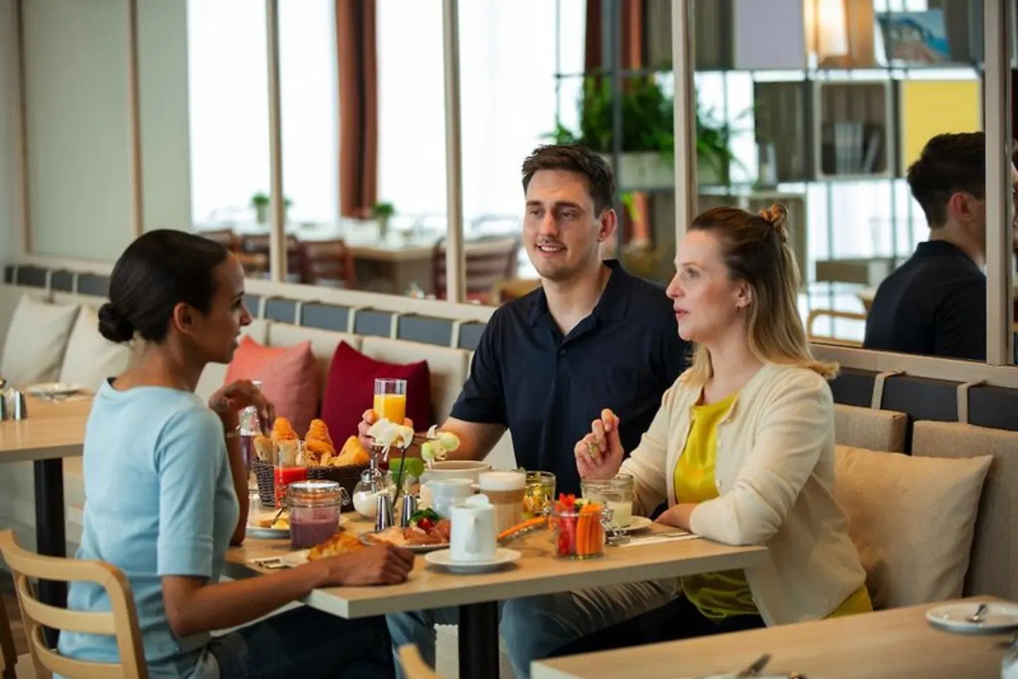 IntercityHotel Geneva PEOPLE