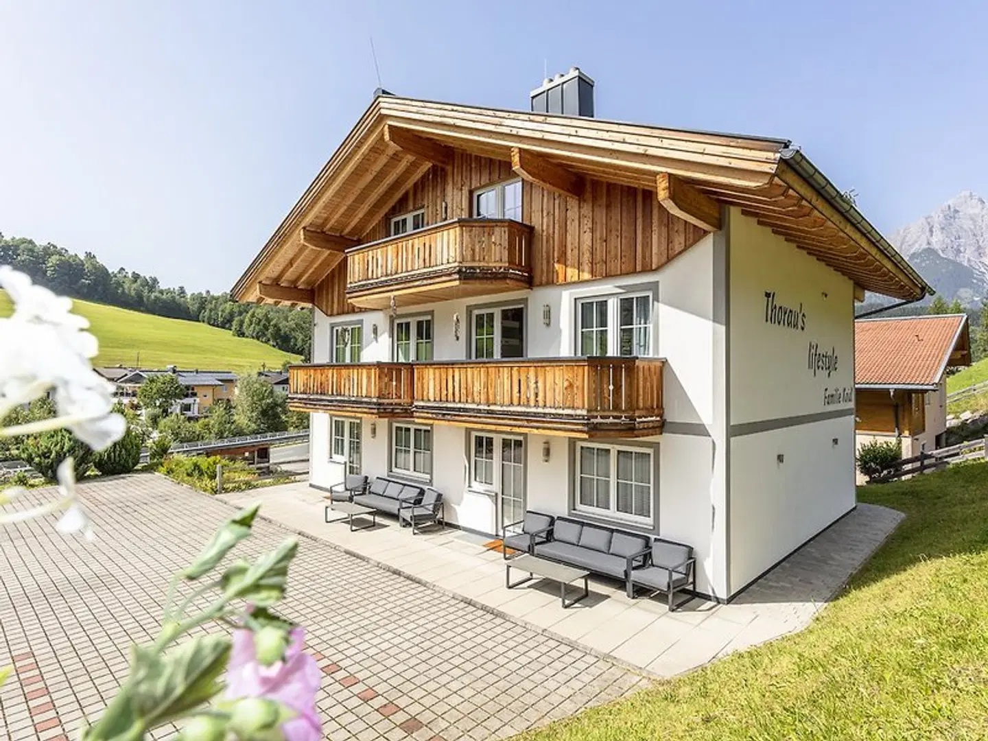 Thorau's Lifestyle EXTERIOR
