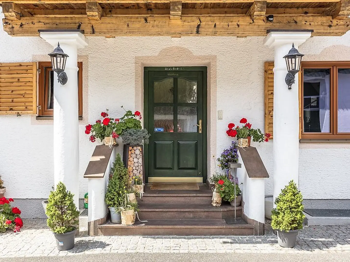Thorau's Lifestyle EXTERIOR