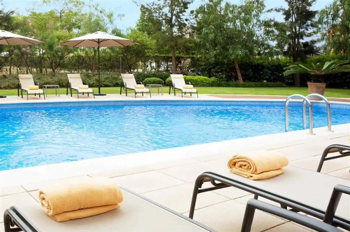 Novotel Barcelona Cornella Hotel Pool