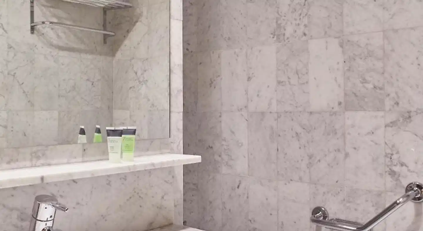 Silken Indautxu Badezimmer