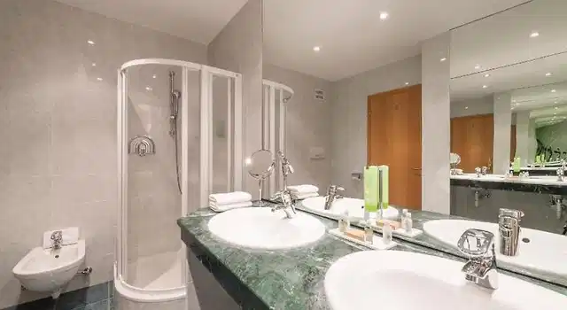 Baumgartner's Blumenhotel Badezimmer