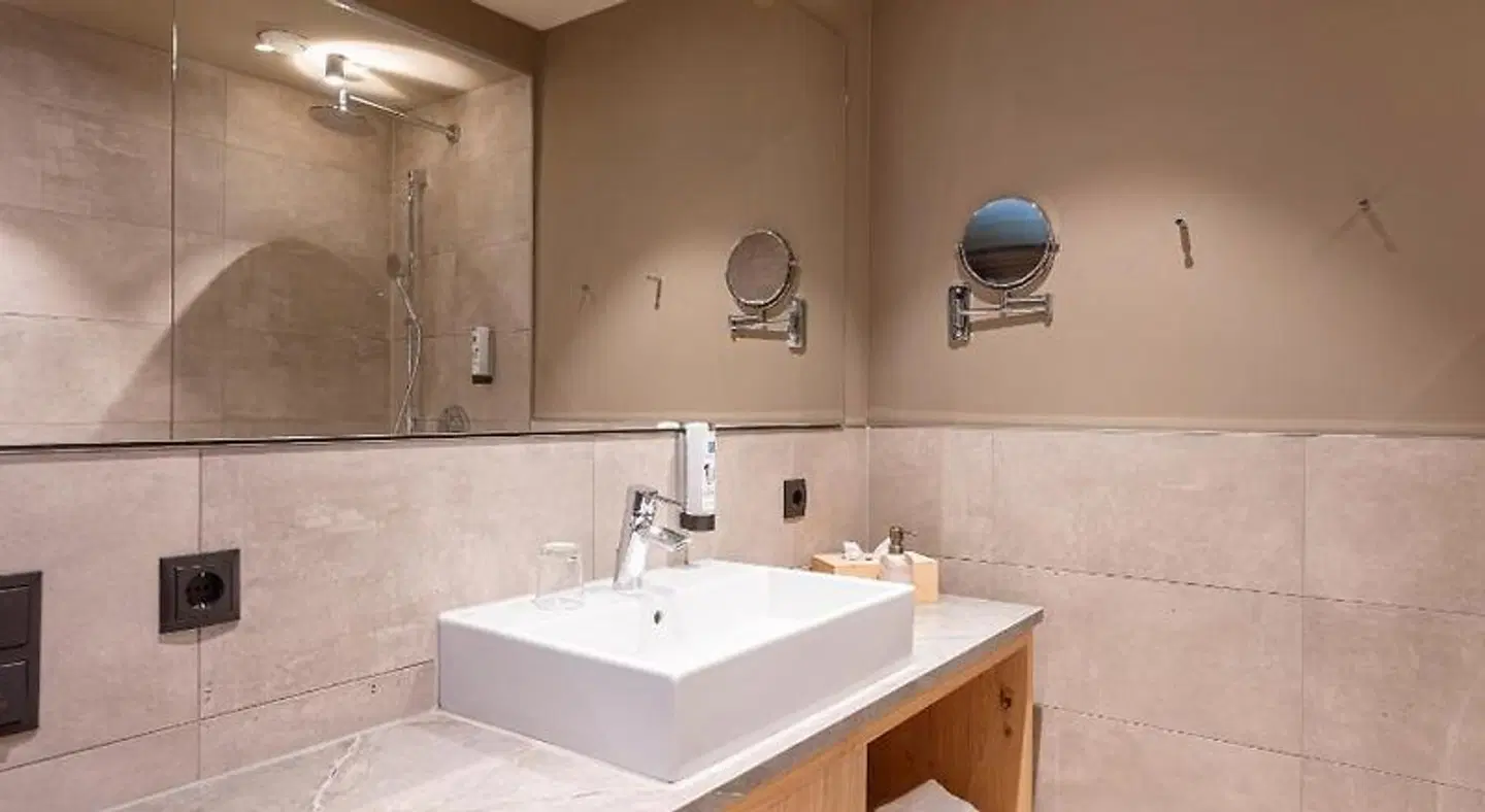 Montafon Suites Schruns by ALPS RESORTS Badezimmer