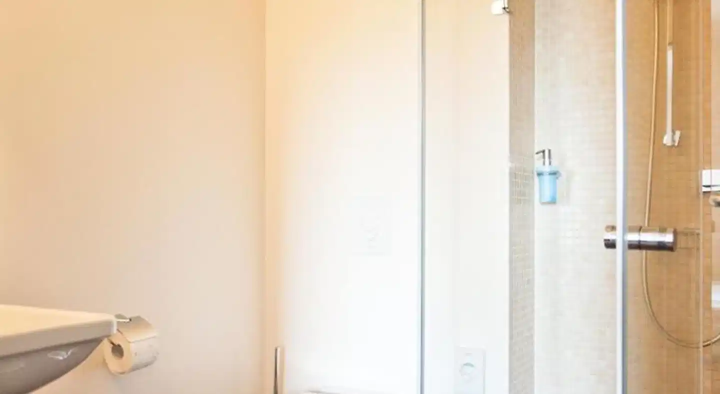 Wilder Mann Badezimmer