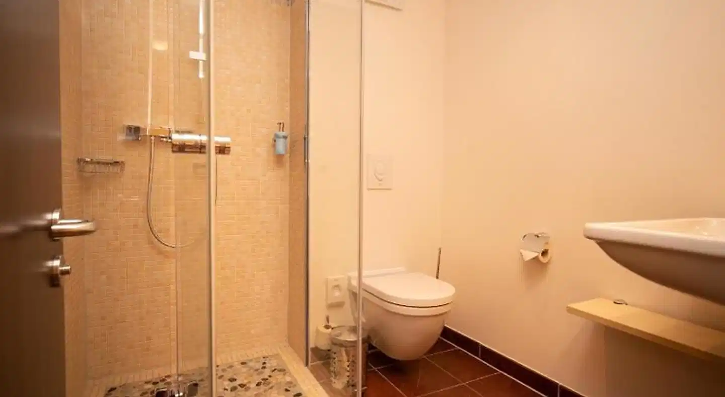 Wilder Mann Badezimmer