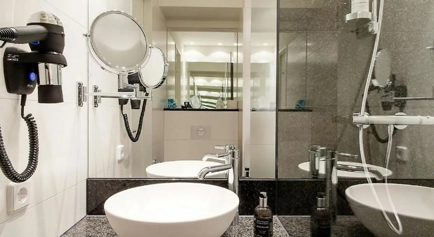Motel One Basel Badezimmer