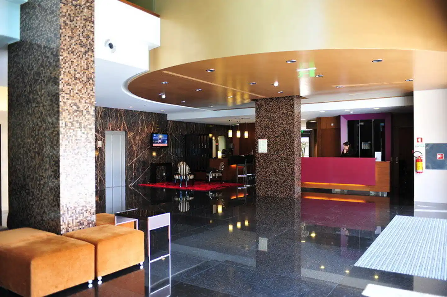 Axis Porto Business & Spa Hotel Lobby