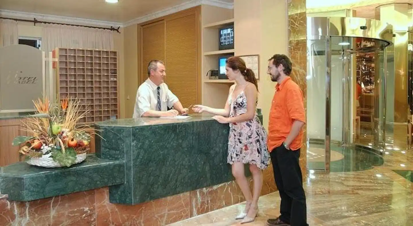 Isabel Lobby