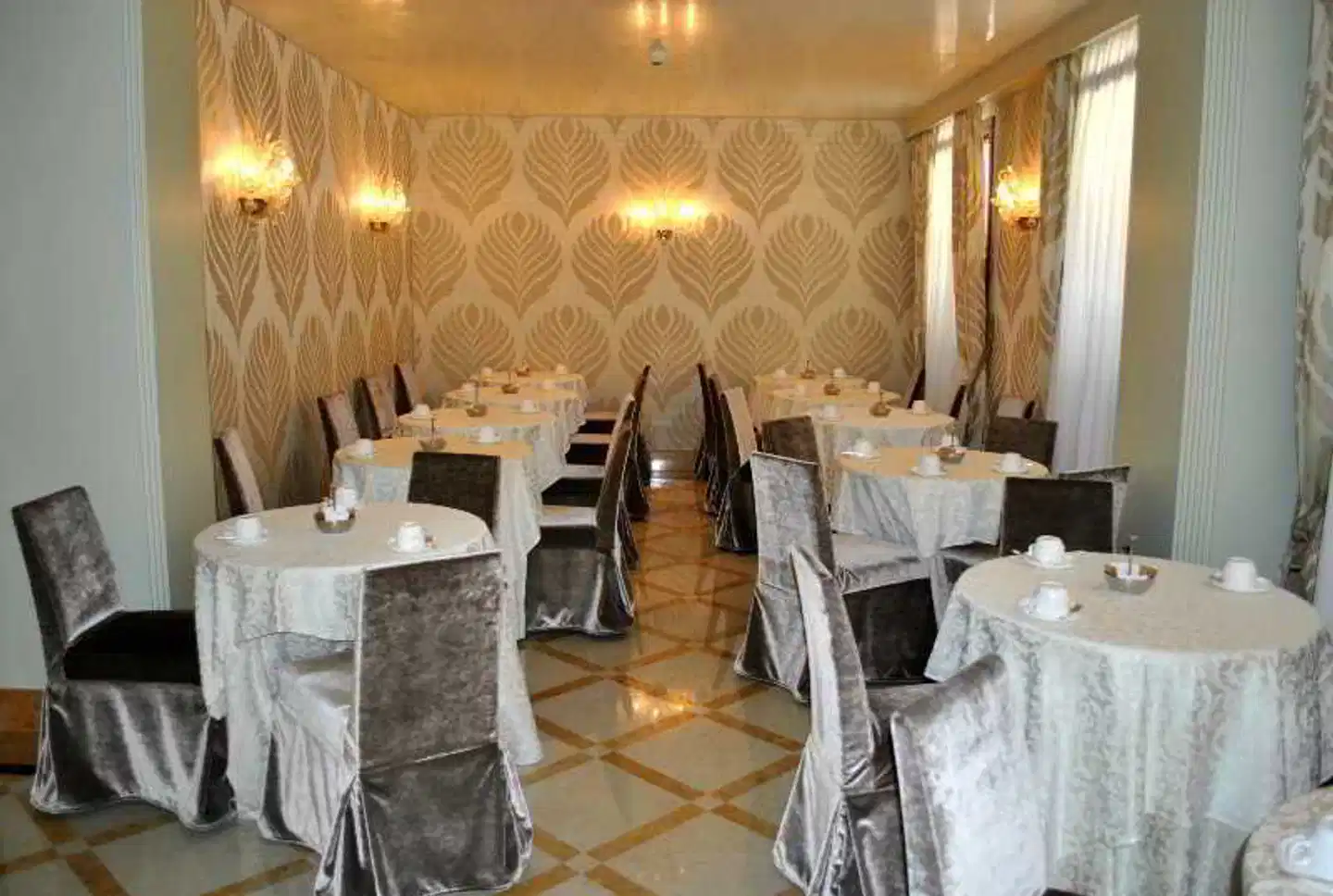 Carlton Capri Restaurant