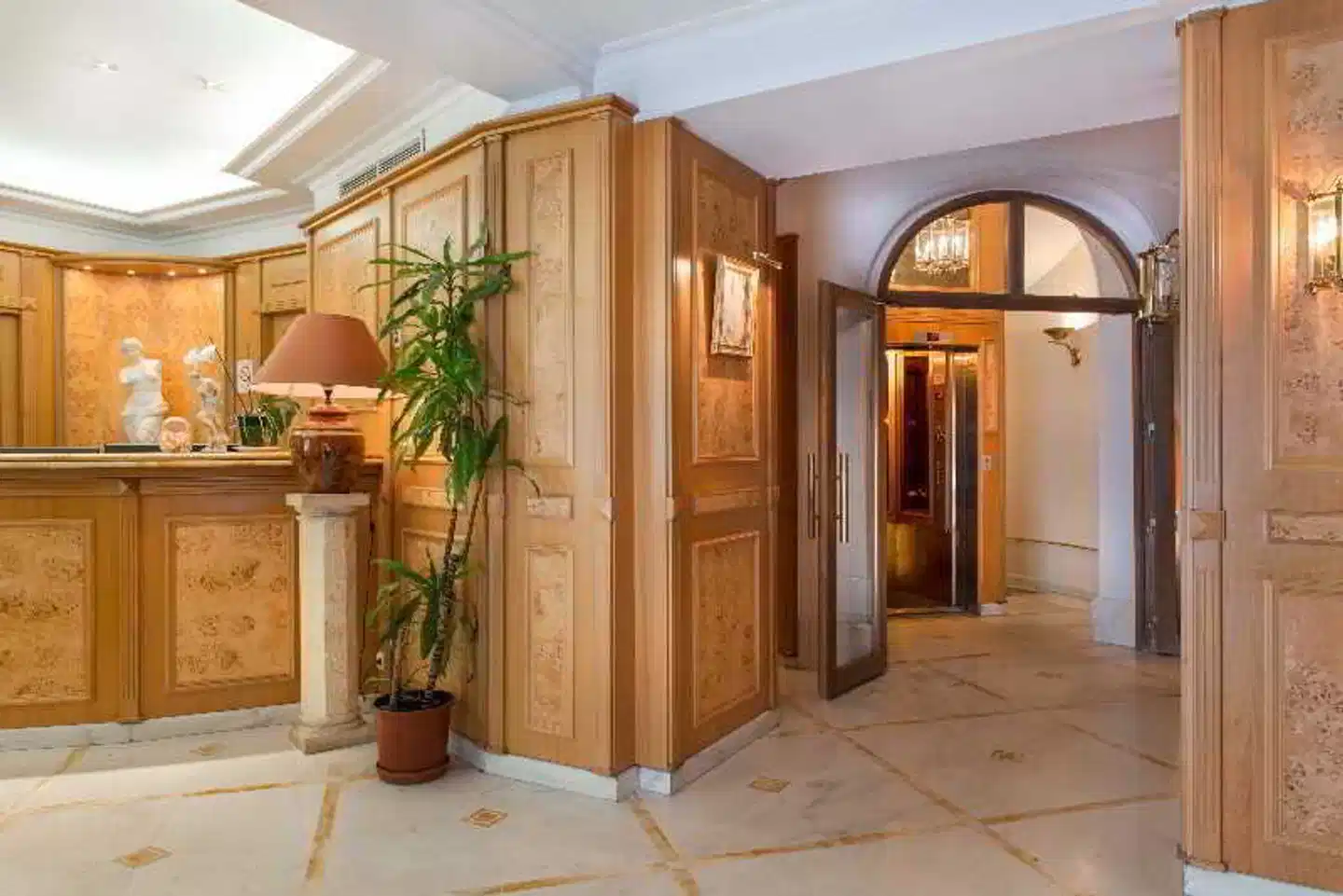 Princesse Caroline Lobby