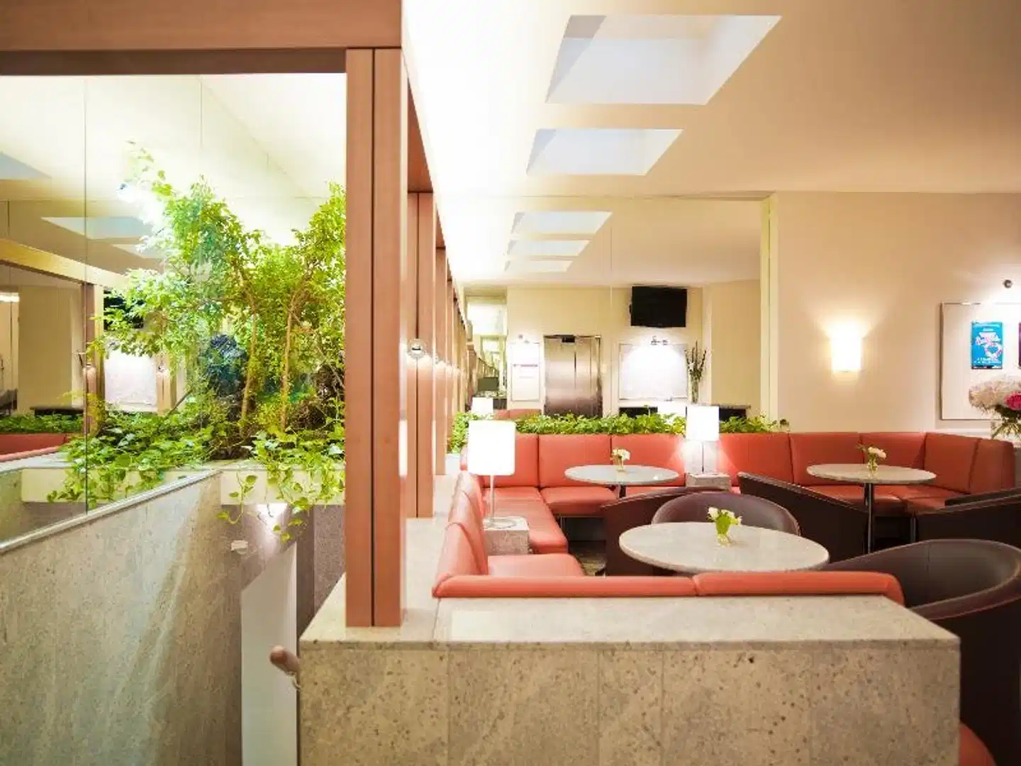 Zipser Lobby