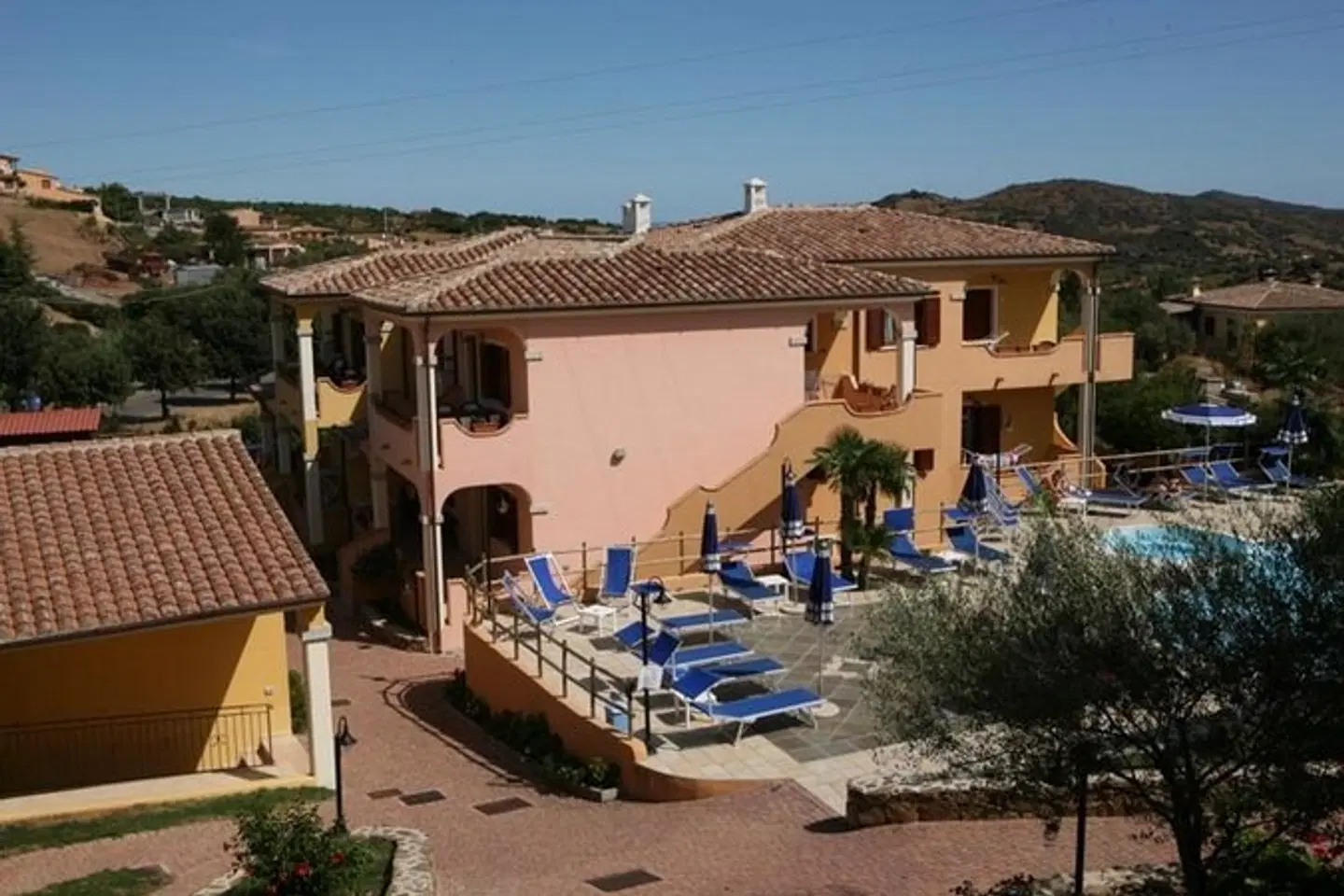 Residence Corte Dei Venti OUTDOOR_POOL