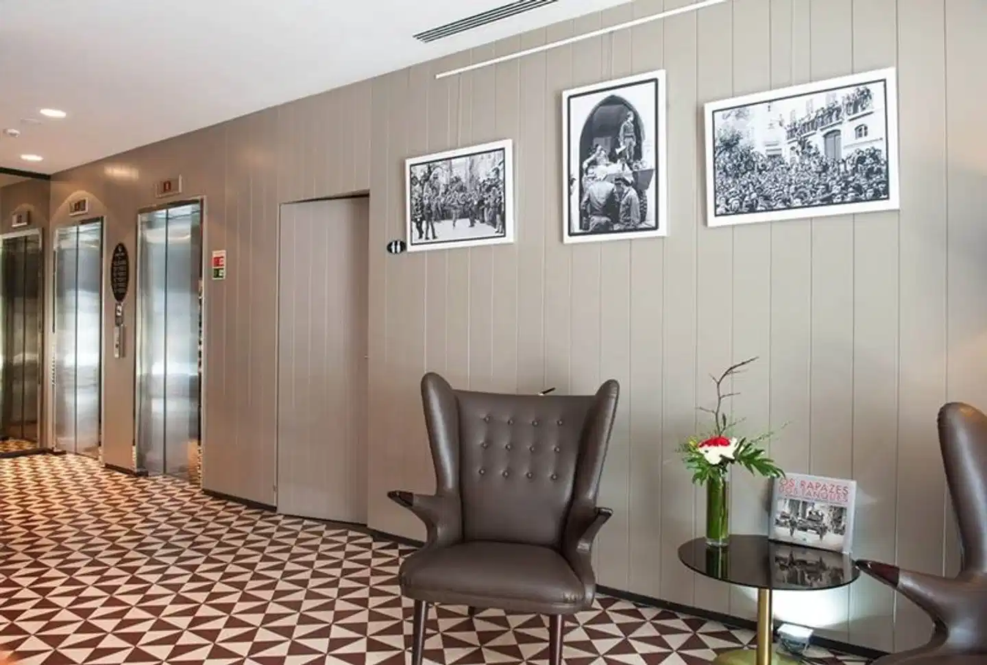 Lisboa Carmo Hotel Lobby