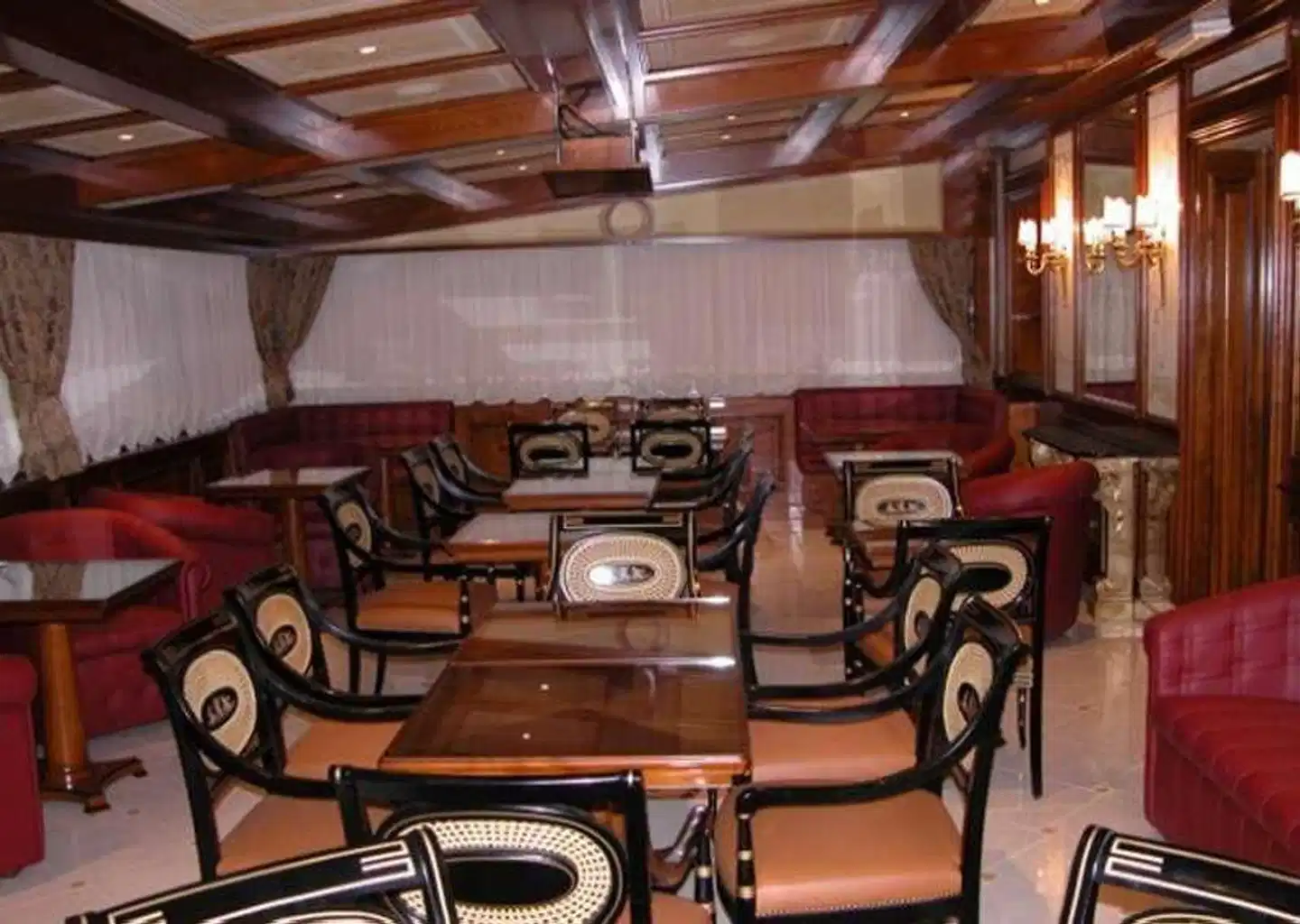 Champagne Palace Sport und Entertainment