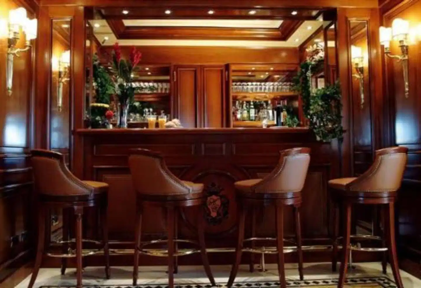 Champagne Palace Bar