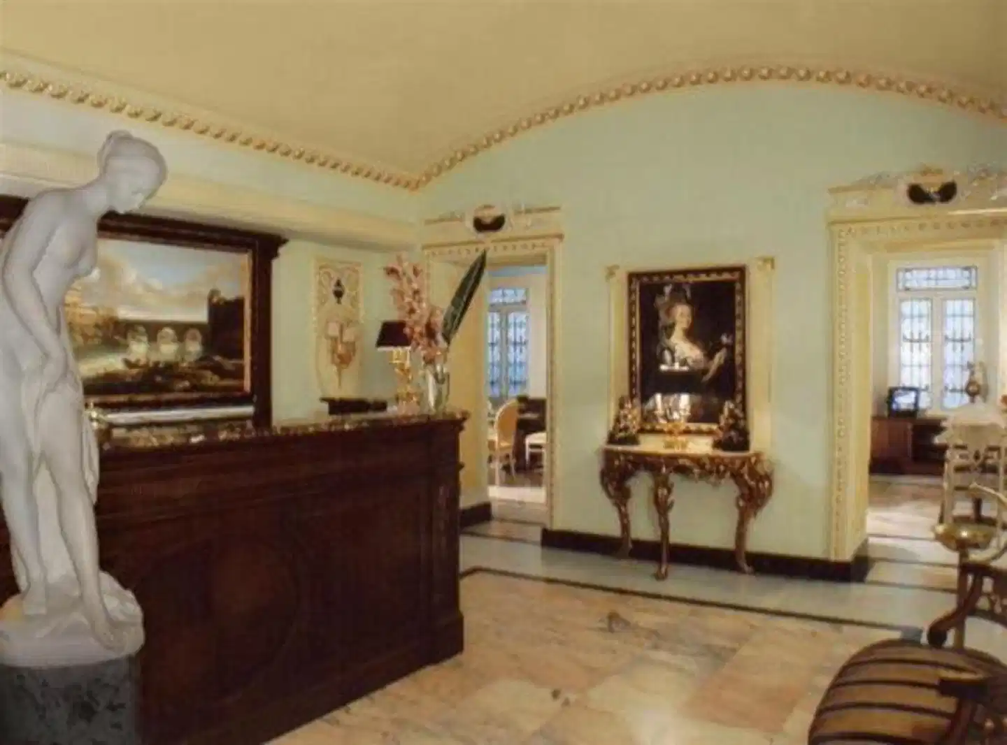 Champagne Palace Lobby