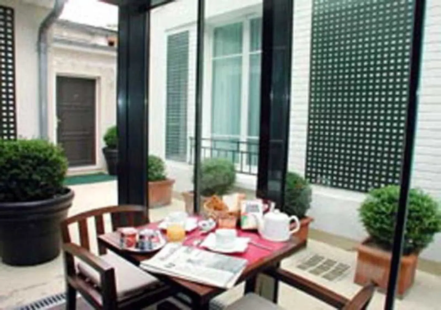 De La Jatte Restaurant