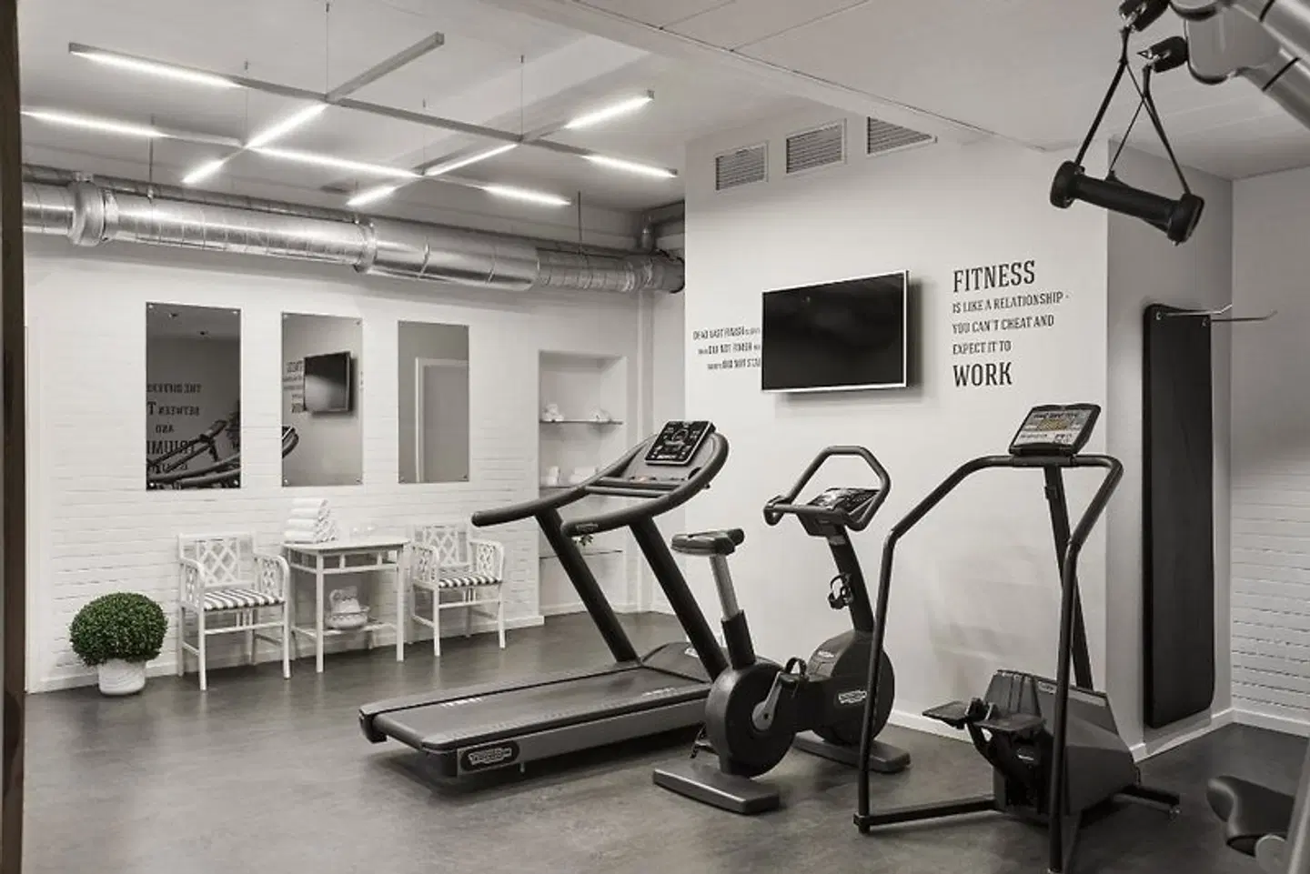 Ascot Hotel SPORTS_AND_LEISURE