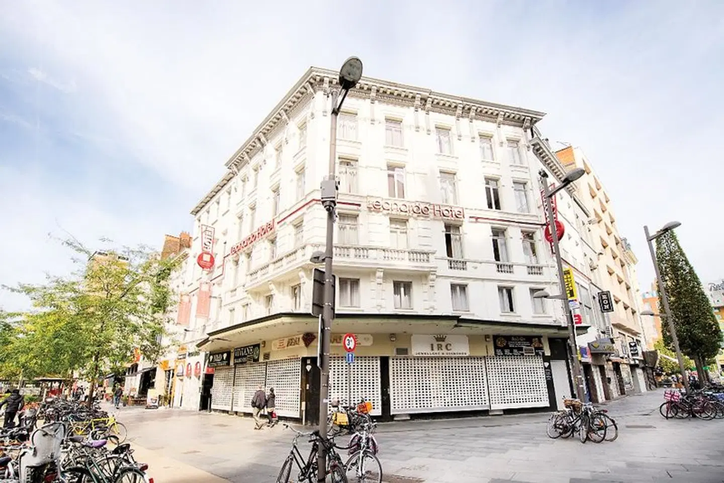 Leonardo Hotel Antwerp EXTERIOR