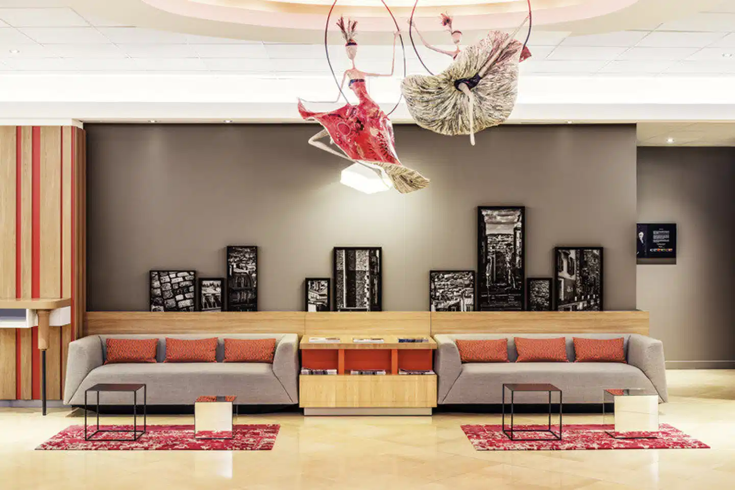 Mercure Paris Montmartre Sacre Coeur Lobby