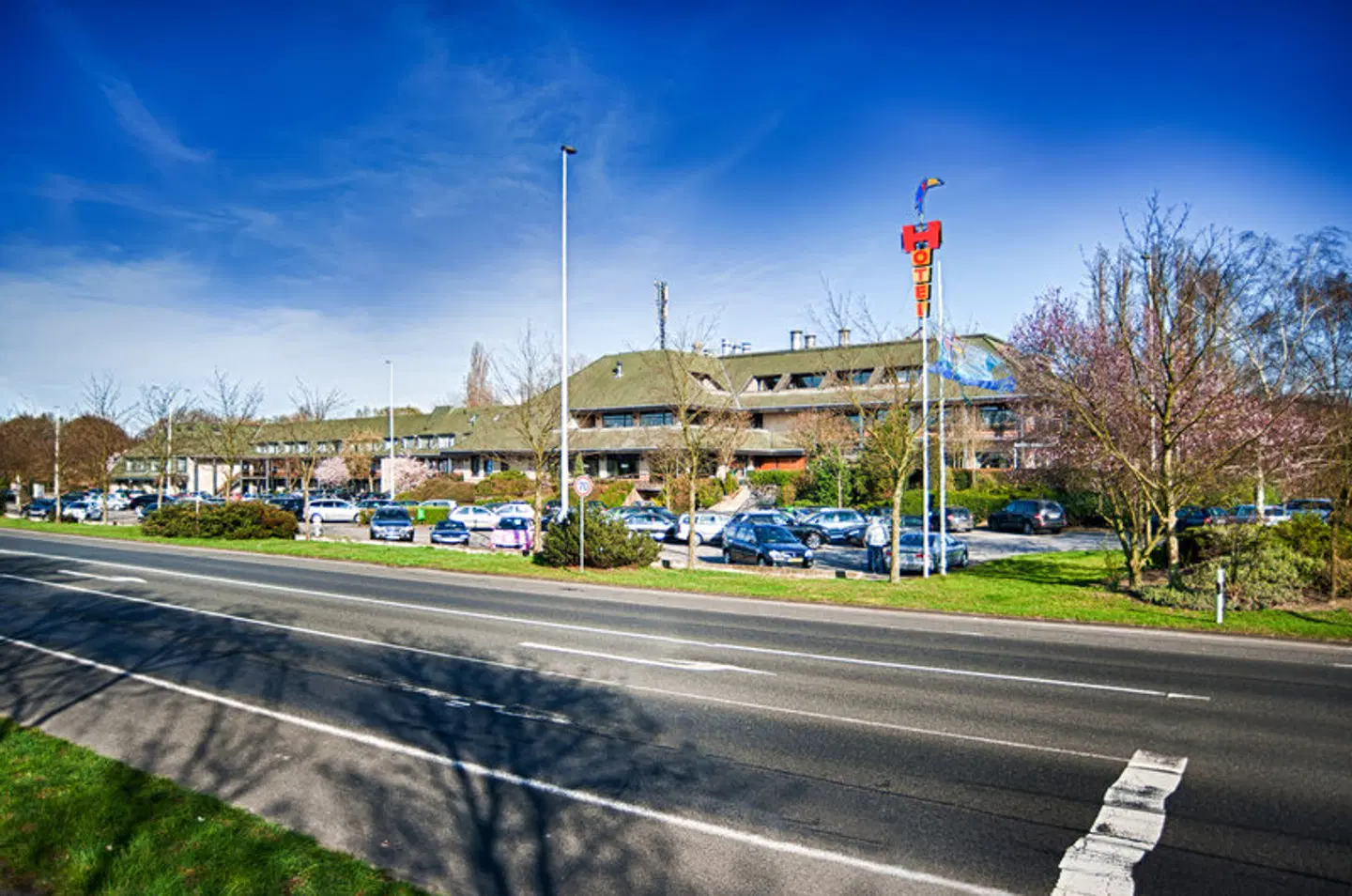 Van der Valk Moers EXTERIOR