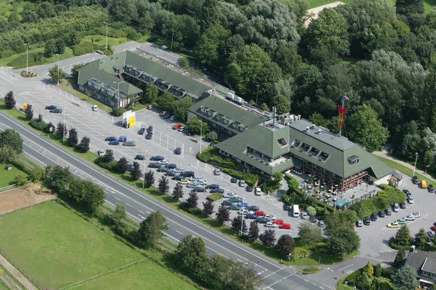 Van der Valk Moers EXTERIOR
