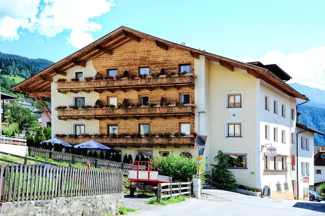 Traube EXTERIOR