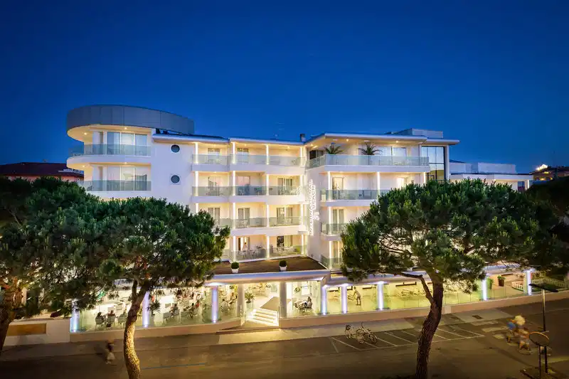 International Beach Hotel – Hotelfoto