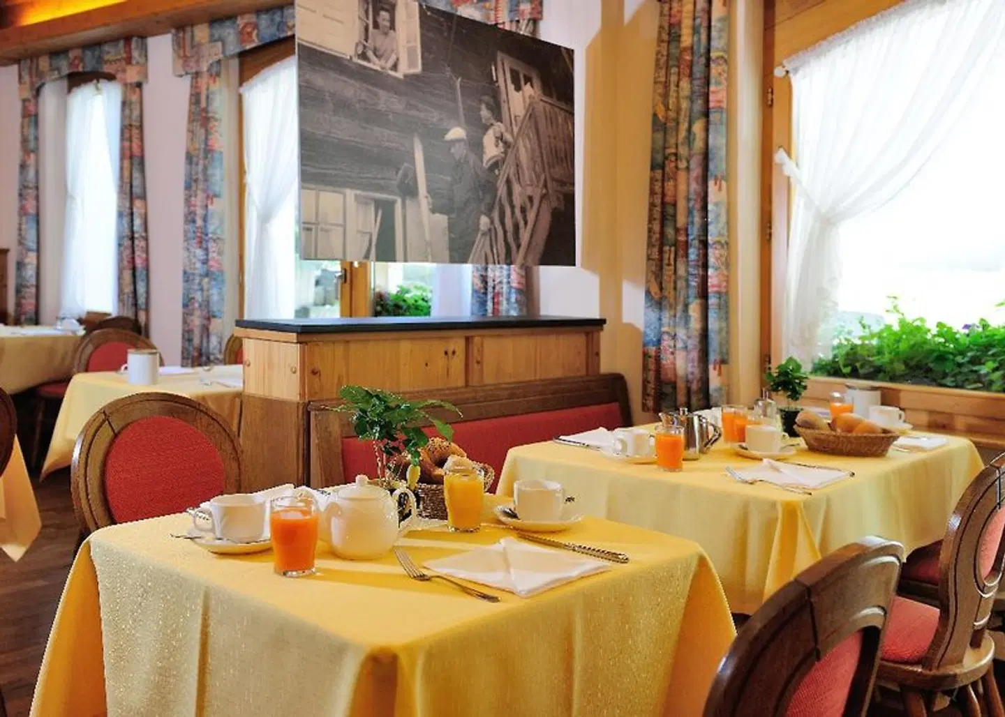 Simi Restaurant