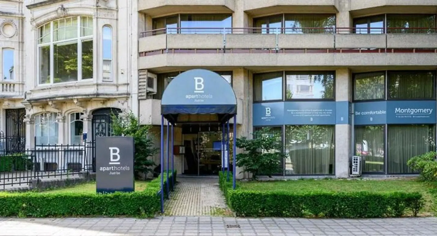 B-Aparthotels Montgomery EXTERIOR