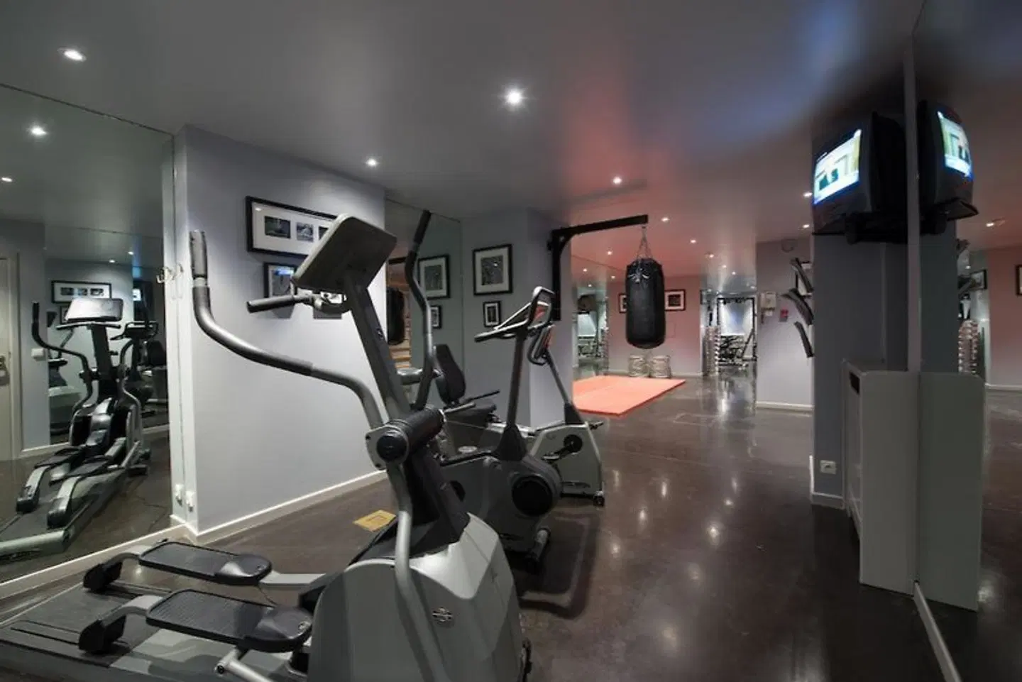 Manos Premier SPORTS_AND_LEISURE
